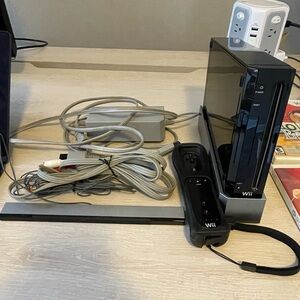 Nintendo Wii Console Bundle w/ Controller + 5 Games – Tested & Ready to Play
